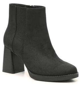 Kelly & Katie Black Ankle Booties‎ with Chunky Heel